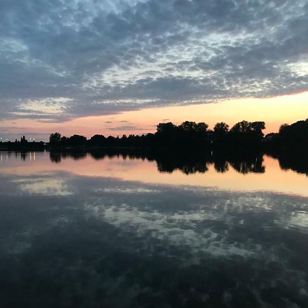 Premium Lake Lodges Τσίτσεστερ Εξωτερικό φωτογραφία
