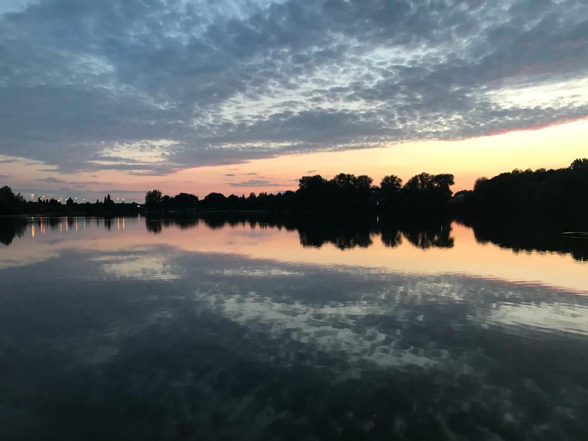 Premium Lake Lodges Τσίτσεστερ Εξωτερικό φωτογραφία