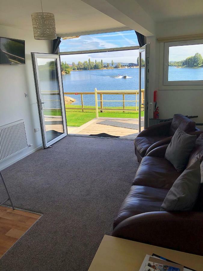 Premium Lake Lodges Τσίτσεστερ Εξωτερικό φωτογραφία